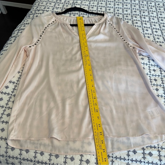 Maette Stella & Dot Pale Pink Studded V Neck Size Small Classic Business Dainty - Picture 8 of 8